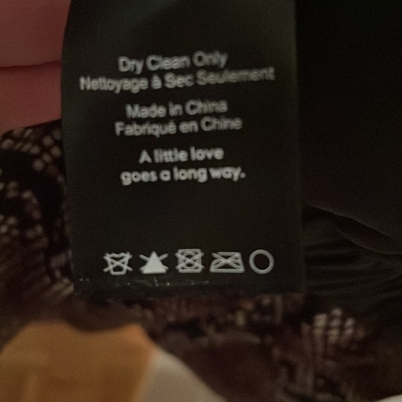 Aritzia Babaton Brown Snake Print Strapless Flutter Jumpsuit Size 8 - Picture 5 of 11